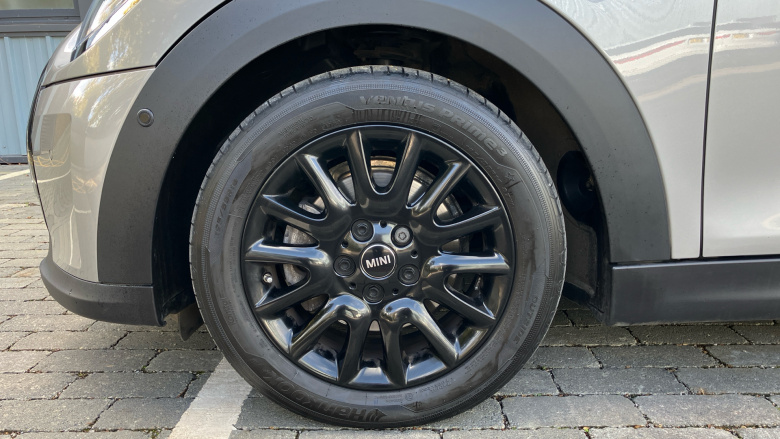 MINI Hatchback 1.5 Cooper Classic Premium 5dr Auto Petrol Hatchback